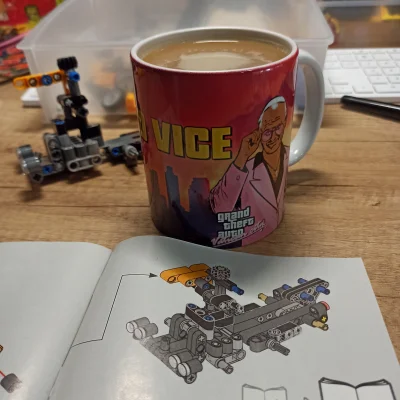 M_longer - Nowy zestaw, nowy kubek i nowa kawa.
Jest w pytę.

#lego #legotechnic #kaw...