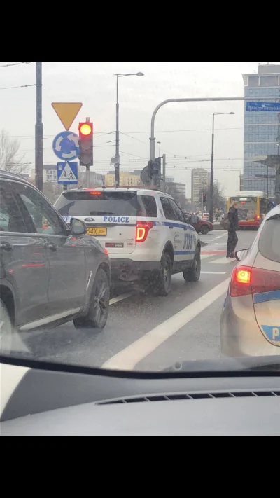 RiczardH - Czemu te auto ma zabytkowe blachy? #motoryzacja #kiciochpyta #Warszawa