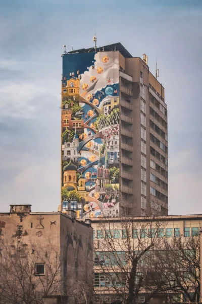 lebele - Widok z pociagu jadącego do Warszawy, fajne te murale porobili. 

#fotografi...