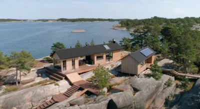 Amadeo - > Na skraju Parku Narodowego Archipelag w Finlandii, na skalistej wyspie zak...