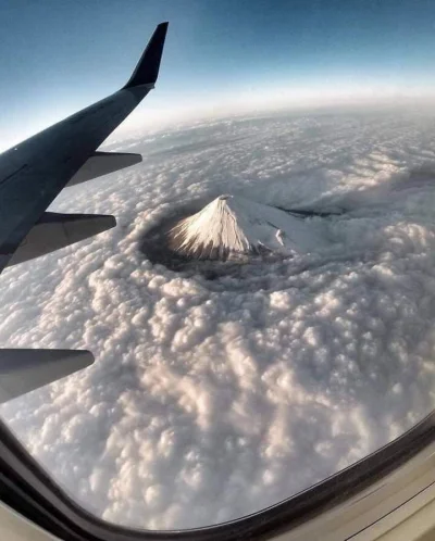 Sultanat_Muszelki - Góra Fuji, Japonia.

#earthporn #gory #japonia #lotnictwo