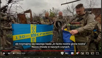 so941109 - Żołnierze ukraińskiej obrony terytorialnej honorując śmierć swojego dowódc...