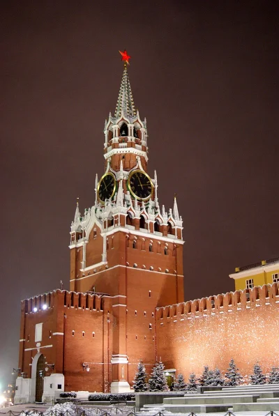 Atreyu - Baszta Spasska, widok z placu czerwonego nocą, Moskwa.

Co tam jest na szc...