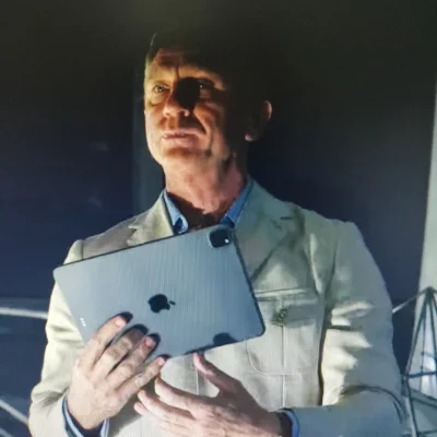 tindeRoman - W najnowszym Knives Out detektyw dostaje iPada. Jest to przytyk do polit...