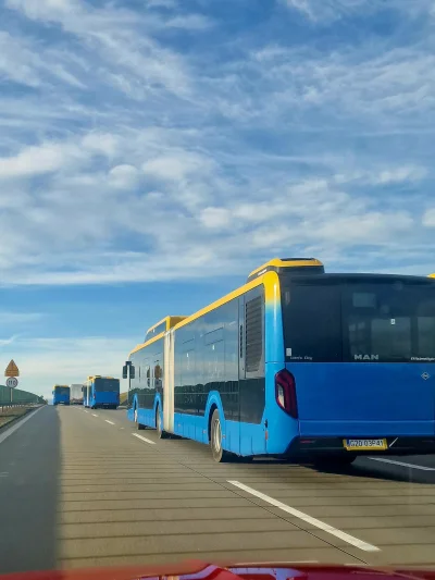 TroglodytaGerwazy - No zajebiście. Autostrada A4, a tam 3, słownie TRZY żółto niebies...