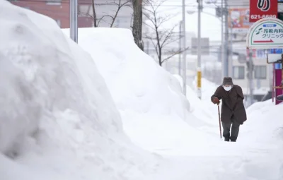 nowyjesttu - Hokkaido, Japonia. Starsi ludzie w północnej Japonii nie mają łatwo zimą...