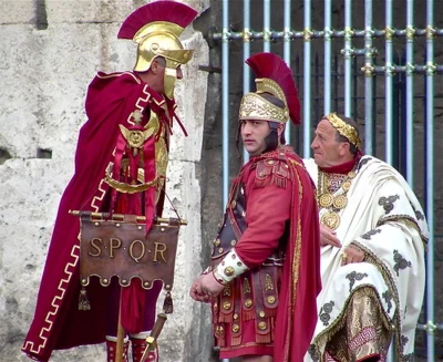 IMPERIUMROMANUM - Fałszywi antyczni Rzymianie pod Koloseum wciąż obecni

Pod Kolose...