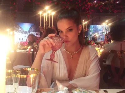 G.....n - Dinner with Barbara
#barbarapalvin
#ladnapani