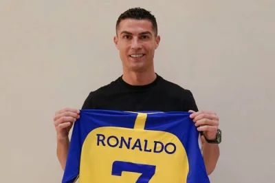 ekjrwhrkjew - Ja rozumiem pomagać Ukrainie, ale serio Ronaldo teraz będzie grał dla U...