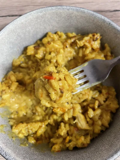 Qbol69 - - polędwiczki z kurczaka pół kg
- ryż do risotto na oko
- 2 cebule
- 5 papry...