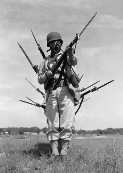 wfyokyga - Amerykańscy żołnierze pozują do zdjęcia w Fort Benning, 1941. Uzbrojeni w ...