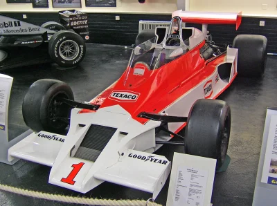 Selina - @Dick_Wilden: tak, tu dla przykładu McLaren model M26 (｡◕‿‿◕｡)

Ładniejszy...