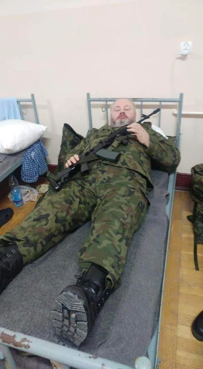 Towarzysz_Stulejonow - No i to jest żołnierz rezerwy, a nie jakaś p**zda w rurkach ( ...