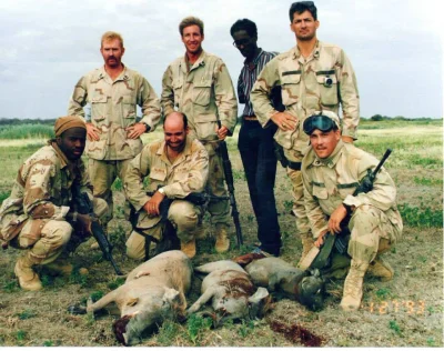 wfyokyga - Polowanie na guźce, takie świnie z Afryki, Somalia 1993.
#nocnewojny