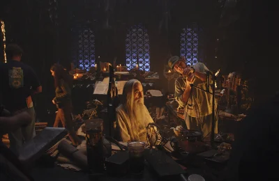 wfyokyga - Nie żyjący już, giga aktor, pan Christopher Lee se siedzi jako Saruman, na...