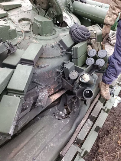 PIGMALION - #ukraina #rosja #czolgi

 Niewielkie uszkodzenia ukraińskiego czołgu T-64...