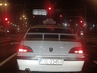 Dymass - #samochody #taxi #motoryzacja ale dzis cudo ustrzelilem w Poznaniu! (｡◕‿‿◕｡)...