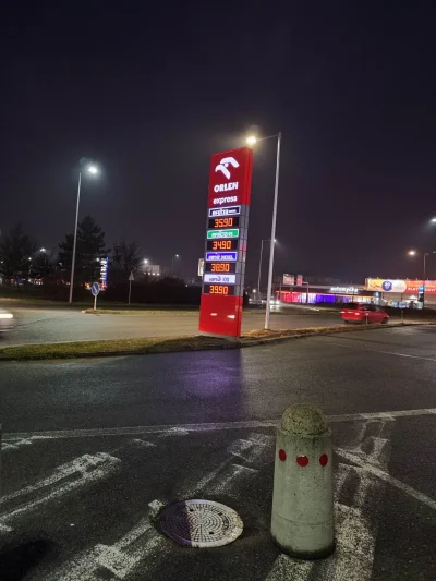 polik95 - Tak wygląda cena paliwa na Orlenie (Benzina) w Brnie. Jakieś 6.77 zł za die...