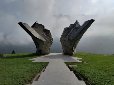 svaraiz - Pomnik bitwy pod Sutjeską, Tjentište

#brutalizm #sztuka #jugoslawia #bosni...