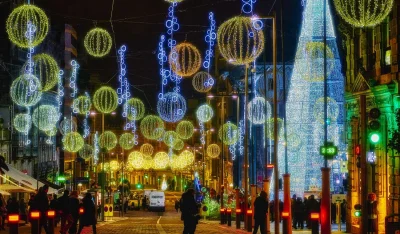 d.....u - Jakaś firma policzyła, że świąteczna iluminacja w Vigo była trzecią najbard...