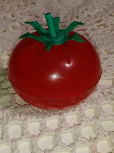 plazma - @Castellano: przeciez to pomidor solniczka (｡◕‿‿◕｡)