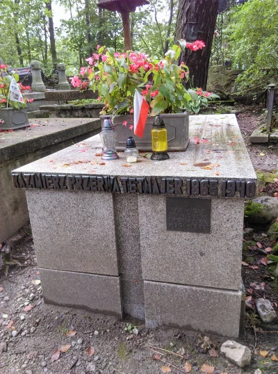 Sandrinia - @Barabarabasz7312: odwiedziłam kiedyś jego grób w Zakopanem