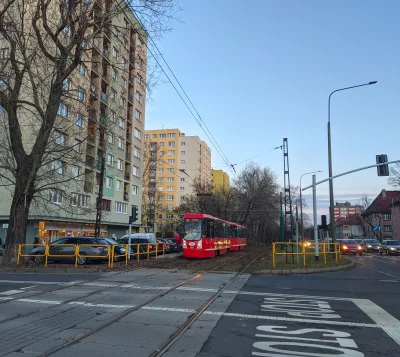 sylwke3100 - Wrocławska, Bytom


Składzik tramwajowy linii nr 19 stoi sobie na przyst...