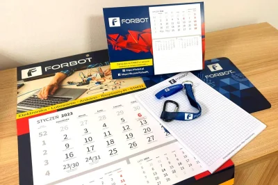 Forbot - Czy ktoś ma ochotę na zestaw noworocznych gadżetów Forbota z kalendarzem (or...