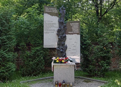 Cukrzyk2000 - Na Cmentarzu Rakowickim w Krakowie znajduje się pomnik ofiar UPA. I jes...