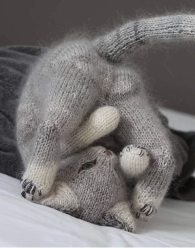 Kantorwymianymysliiwrazen - Kot robi fikołka w ubranku.( ͡~ ͜ʖ ͡°)
#koty #smieszneko...