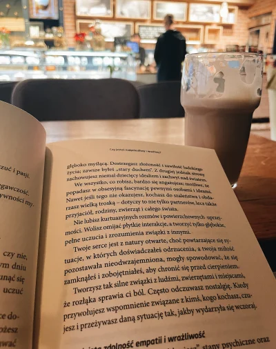 cytmirka - Nigdy nie sądziłam, że czytanie w miejscach publicznych typu kawiarnie jes...