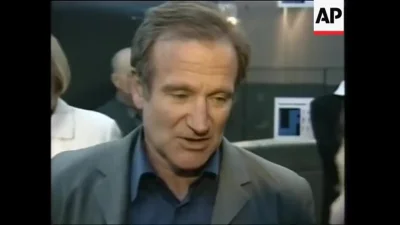 cheeseandonion - >Robin Williams having some fun with Al Pacino at the premiere of In...