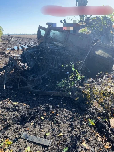 OttoBaum - Rosyjski samochód opancerzony Tigr-M po najechaniu na minę. 

#ukrainanafr...