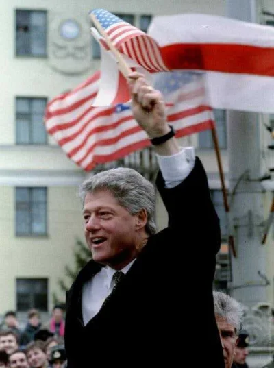 kantek007 - Amerykański prezydent w Mińsku, Pogoń i biało-czerwono-białe flagi na uli...