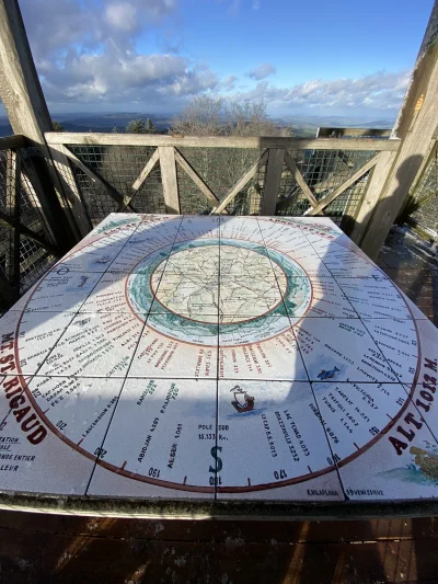 cyrkon - ciekawa mapka na szczycie wieży widokowej namalowana na kafelkach