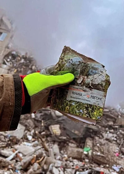 barnej_zz - „Ukraina to nie Rosja” - wśród ruin wieżowca w Dnieprze znaleziono książk...