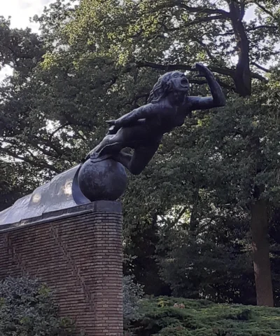 bvrvn - Przypadkiem w Holandii natrafiłem na pomnik Polki na Erasmusie ( ͡° ͜ʖ ͡°) 
#...