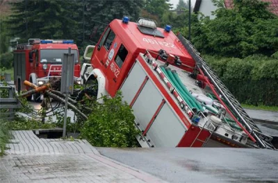 hakeryk2 - To zdjęcie trafiło dzisiaj do galerii Al Jazeera Weather.


 A fire depart...