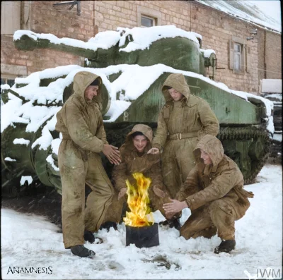 wojna - Brytyjska załoga czołgu Sherman z 29. Brygady Pancernej, 11. Dywizja Pancerna...