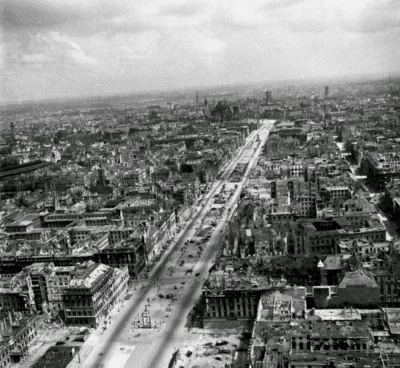 czlowiekzlisciemnaglowie - Berlin dotknięty tragedią Wojny
. Koniec Wojny rok 1945
...