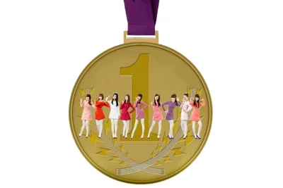 SergeantMattBaker - @geomag42: SNSD medal w nagrode za umiejetnosci !