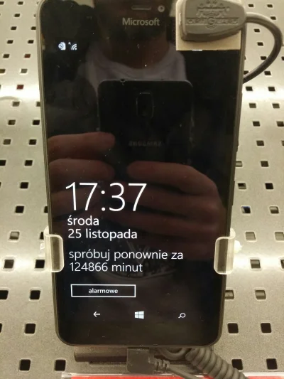 mjeziersky - oglądam sobie telefony w sklepie i ooo Lumia.

co ją mam w ręce to się b...