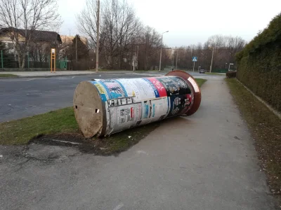 PanEpileptyk - Zawsze mnie ciekawiło jak słup na ogłoszenia wygląda wewnątrz no i w k...