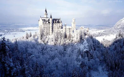 grafikulus - Majestatyczny, bajkowy zamek Neuschwanstein w zimowej scenerii. #zamki #...
