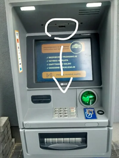 W.....r - Dlaczego w tym bankomacie jest kamera patrząca na pinpad ? Sprawdzałem i je...