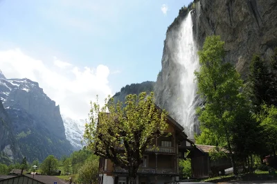 enigmalex - Trummelbach Falls to dziesięć wodospadów znajdujących się w Alpach Berneń...