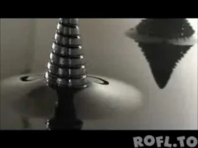 dcoder - Pierwsze przypomina trochę ferrofluid