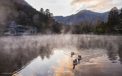 Lookazz - > Kinrinko Lake (金鱗湖) :: Yufuin (由布院), Japan 
 Hot and cold water springing...