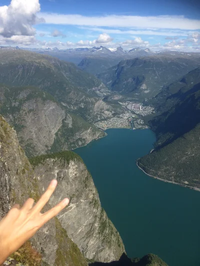 k.....e - > Preikestolen

@PMV_Norway: Preikestolen jest przereklamowane, te miejsc...