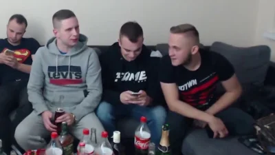 Pepe9248 - Marcin w skupieniu ogląda streama Daniela, aż musi uciszać swojego kolege ...